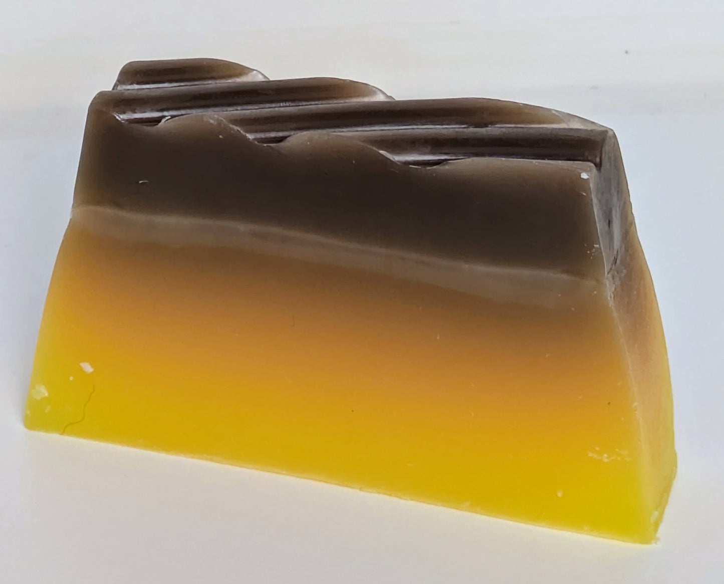 Tropische Ananas Seife – Erfrischende Pflege mit einem fruchtigen Ananas-Duft für deine Haut. Natürliche Pflege, die deine Sinne verwöhnt.