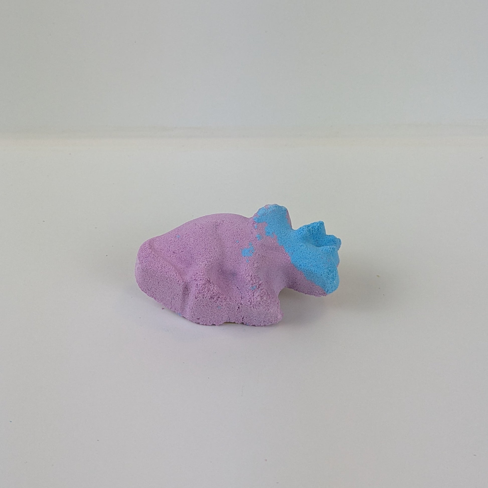 „Bunte Badebombe – Sprudelnde Badekugel mit Duft und natürlichen Pflegeölen“