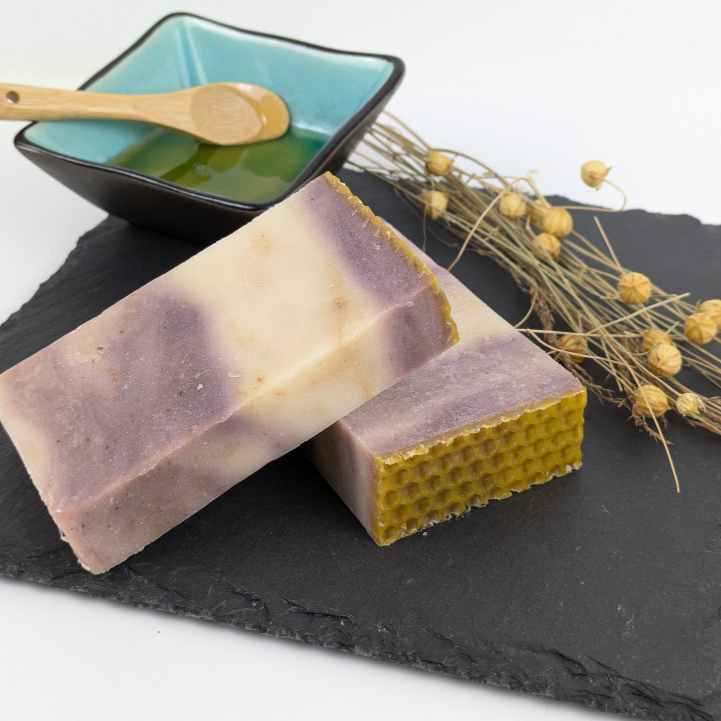 „Bienenharz-Olivenöl – Naturkosmetik mit Propolis und Olivenöl zur sanften Hautpflege“