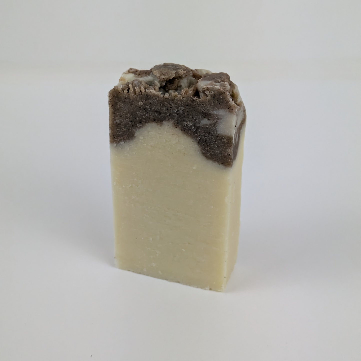 Natürliche Ziegenmilchseife in umweltfreundlicher Verpackung – feuchtigkeitsspendend & frei von künstlichen Zusätzen.