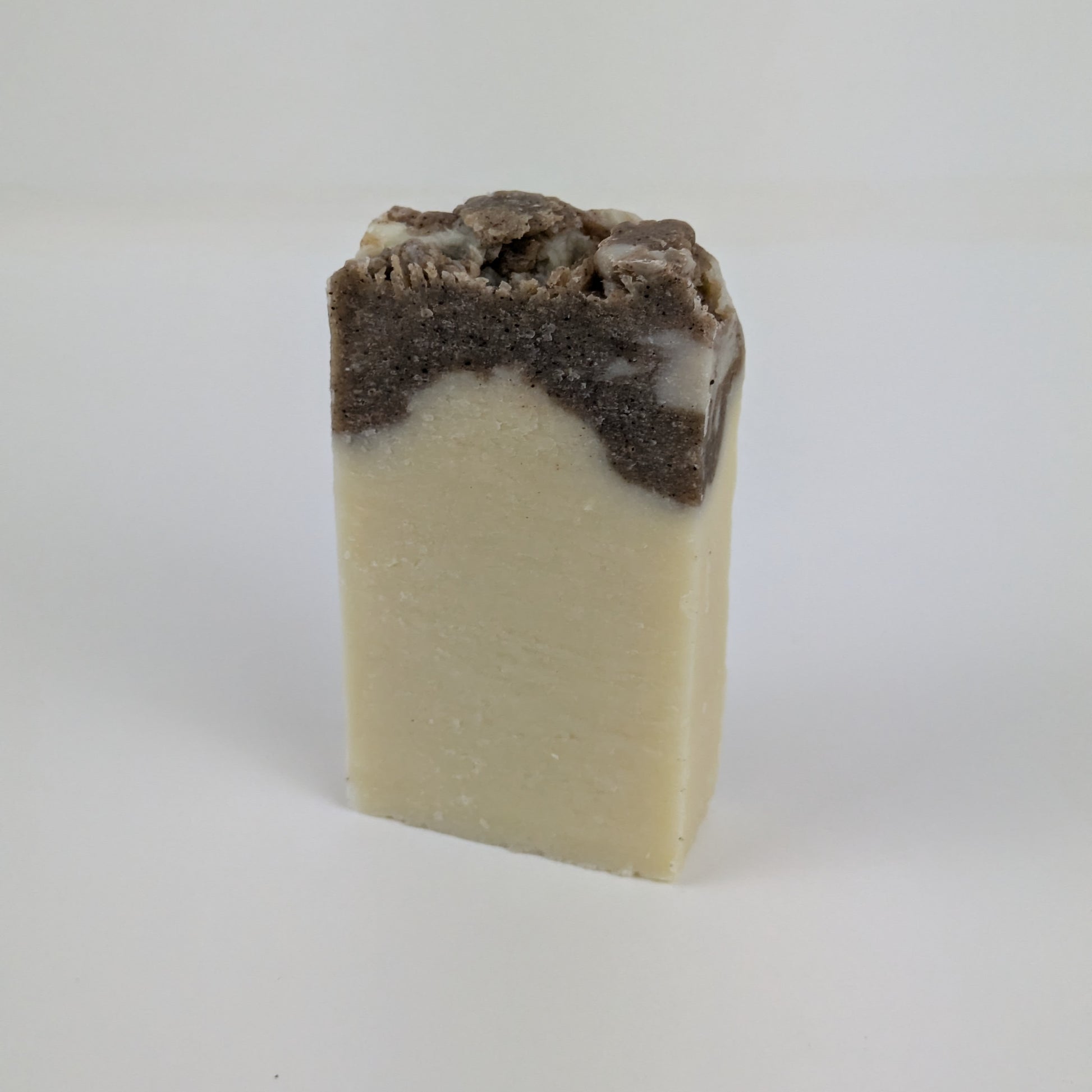 Natürliche Ziegenmilchseife in umweltfreundlicher Verpackung – feuchtigkeitsspendend & frei von künstlichen Zusätzen.