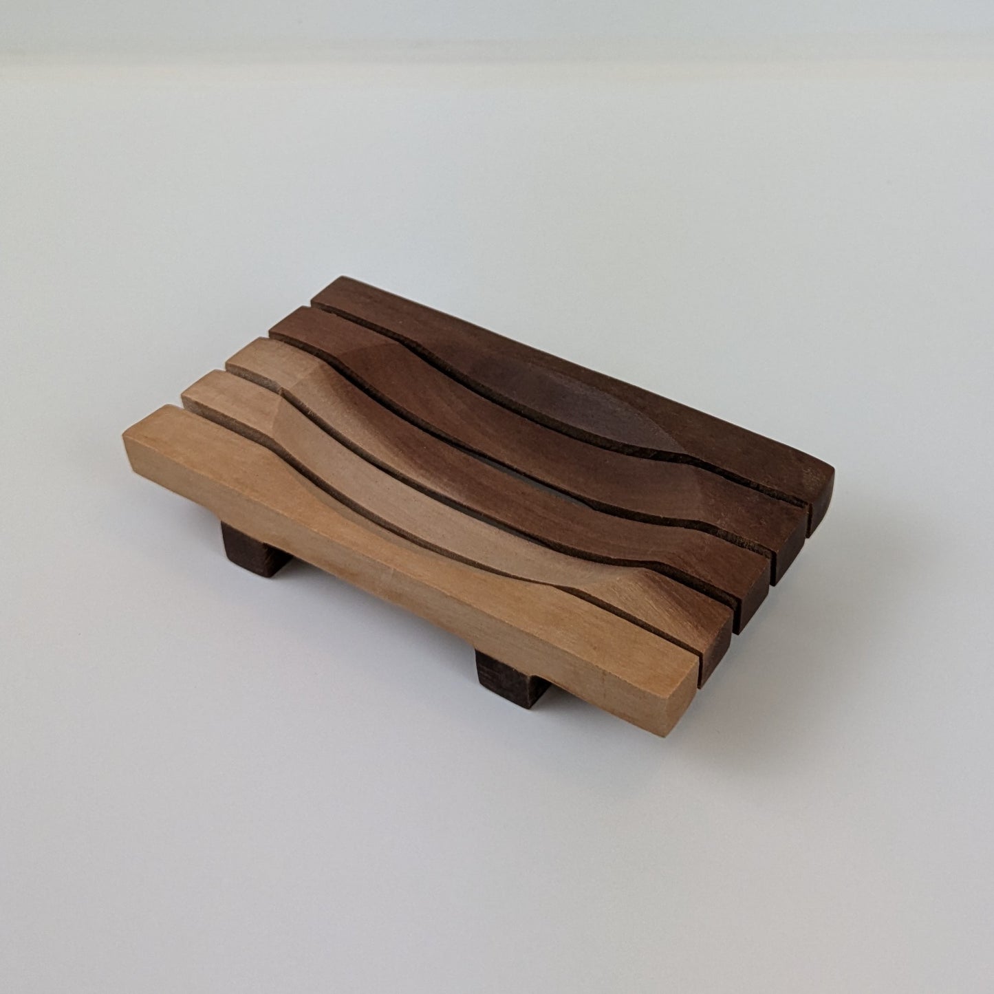 Eckige Seifenschale aus Breiapfelbaum – Handgemacht aus nachhaltigem Holz für dein Badezimmer