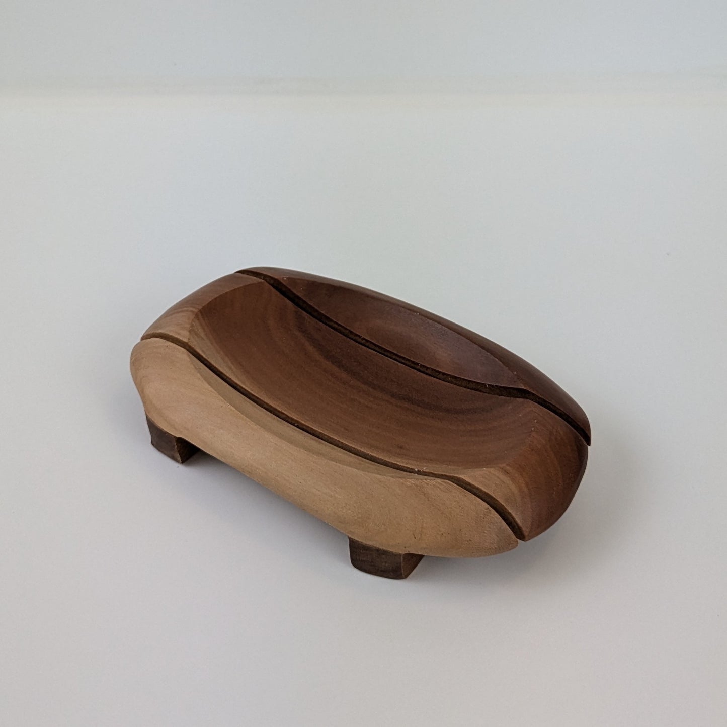 Ovale Seifenschale aus Breiapfelbaum – Handgemacht aus nachhaltigem Holz für dein Badezimmer