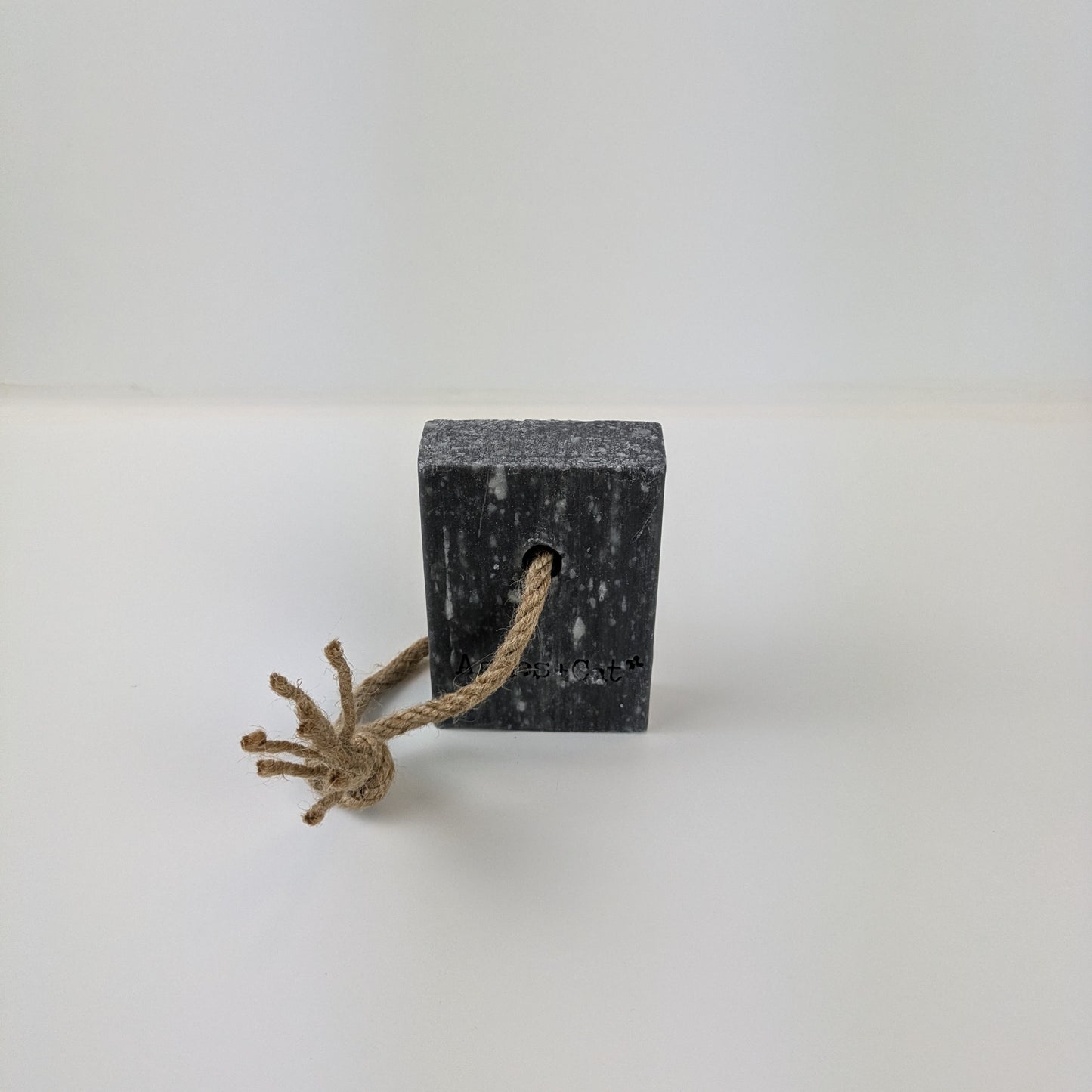 Seife am Seil – Handgemachte Seifen in Zitrusfrucht, Meersalz, Moos & Japanische Blüte für erfrischende Pflege und Duft