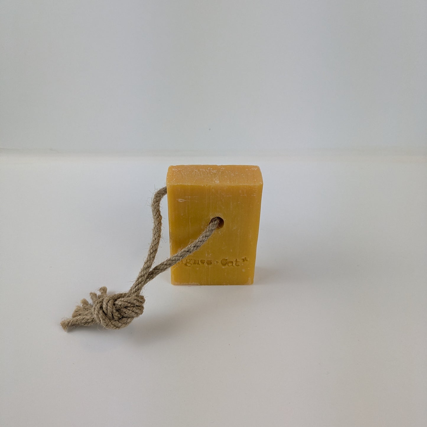 Seife am Seil – Handgemachte Seifen in Zitrusfrucht, Meersalz, Moos & Japanische Blüte für erfrischende Pflege und Duft