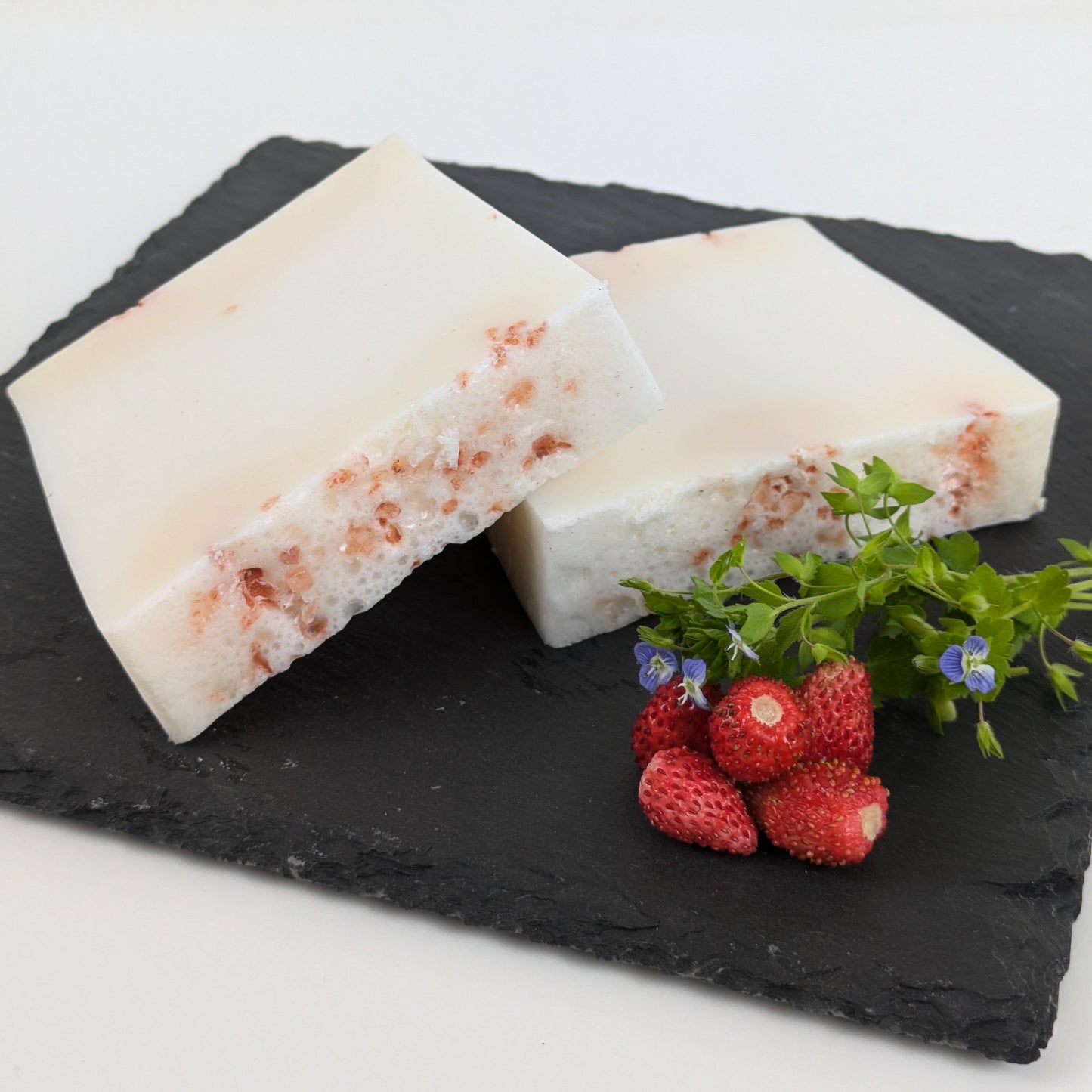 „Handgemachte Ananas Verwöhnseife – fruchtige Naturseife für sanfte Hautpflege“