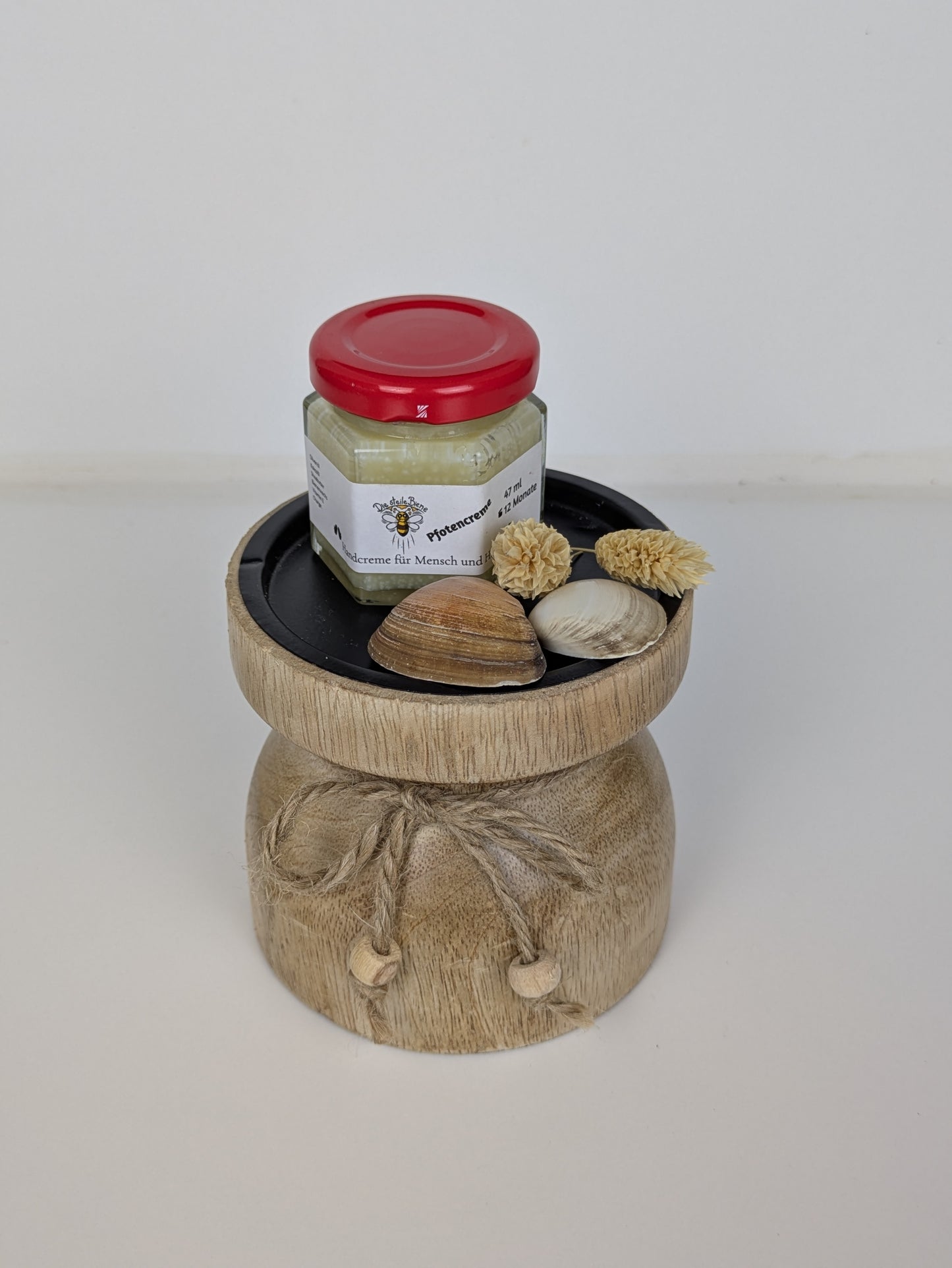 „Nachhaltige Haut- und Pfotenpflege mit Bienenwachs und Sheabutter“