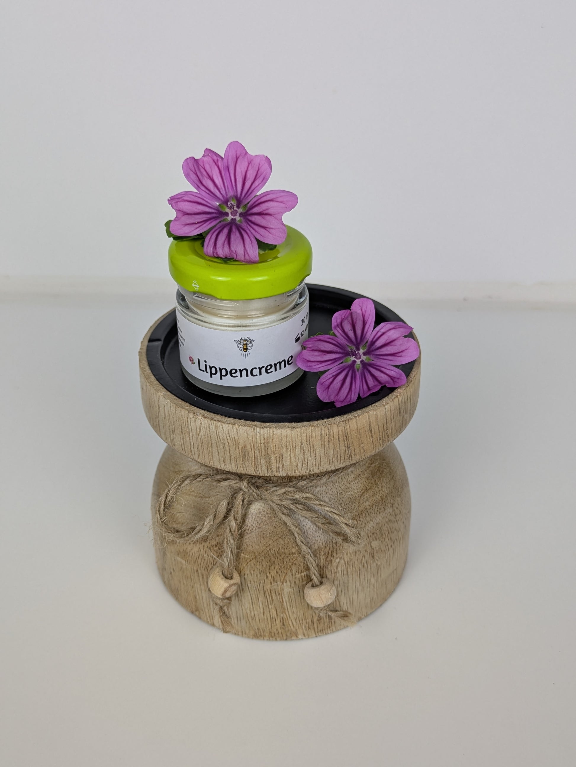 „Nachhaltige Lippenpflege mit Vanille, handgemacht in kleiner Manufaktur“