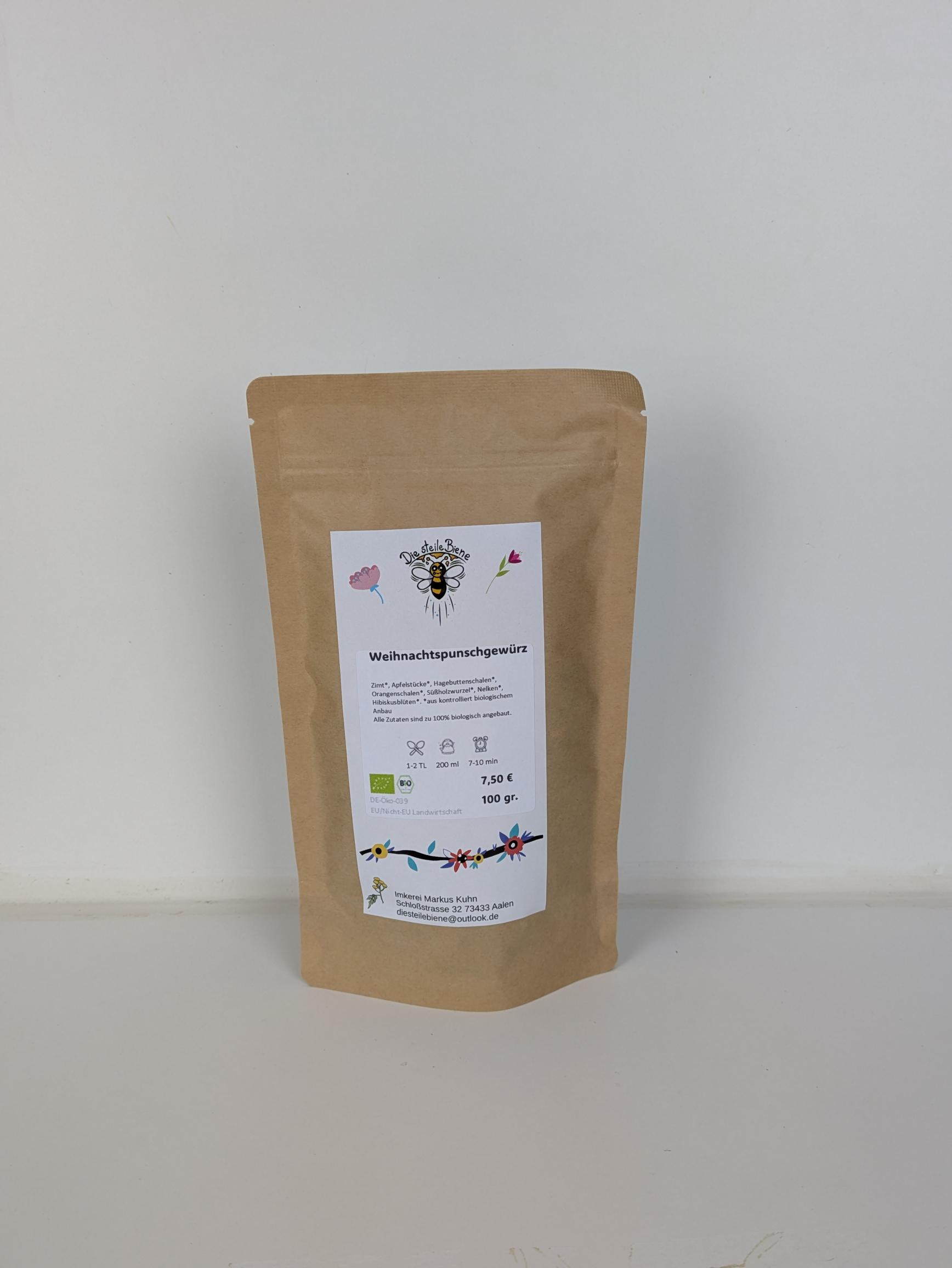 Weihnachtspunschgewürz Bio – würziger Wintertee mit Zimt, Orange und Hibiskus auf Holzuntergrund – Die Steile Biene